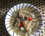 Gambar langkah 4 resipi Sup Cendawan Tumis.