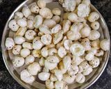 A picture of step 1 of Roasted makhana/ fox nuts.