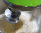 Foto del paso 2 de la receta: Bizcocho marmolado de plátano, pera y chocolate 🍌🍐 🍫