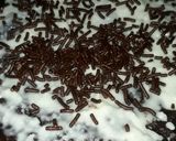 Foto langkah ke 4 dari resep Bolu kukus coklat tanpa telur tanpa mixer.