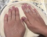 Foto del passaggio 12 della ricetta Pizze al piatto e bianca (67% idratazione)🍕
