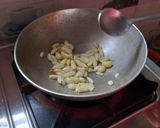 A picture of step 2 of Maharashtrian garlic chutney.