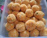 Foto langkah ke 4 dari resep Bola2 tahu krispy isi sosis.