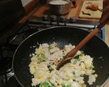 Foto langkah ke 3 dari resep Nasi Goreng Mirip2 Resto Solaria.