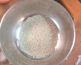 A picture of step 1 of Mirchi ki dal jawari ki Roti theccha.