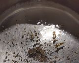A picture of step 1 of Emirati milk tea (Chai karak).
