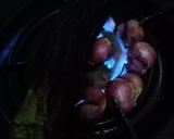Foto langkah ke 1 dari resep Telur dan Terong Bakar Siram Cacapan Asam Mangga Muda.