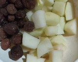 Foto del paso 1 de la receta: Muffins Húmedos de Manzana y Pasas de Uva