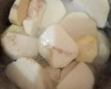 A picture of step 1 of Boiled yam and palm oil stew.