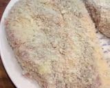 A picture of step 3 of Tonkatsu (Japanese style fried pork cutlet).