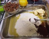 A picture of step 5 of Date,chocolate and honey slices.