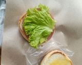 Foto langkah ke 2 dari resep Burger praktis.