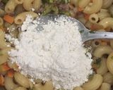 Foto langkah ke 5 dari resep Macaroni Schotel Goreng.