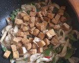 Foto langkah ke 4 dari resep Tumis Tahu Jamur.