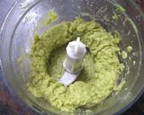 Foto del paso 1 de la receta: Sándwich verde con untable vegan de palta y arvejas 🌱