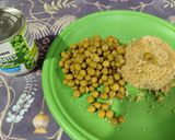 Foto del paso 2 de la receta: Quinoa con guisantes y maíz (lata saludable)