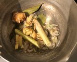 Foto langkah ke 1 dari resep 19. Pindang Ikan Tenggiri Jamur.