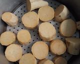 Foto langkah ke 1 dari resep Bola ubi isi kue keranjang melted.