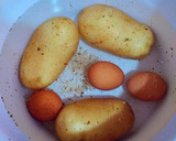 Foto del paso 1 de la receta: Ensalada básica de patatas con trozos de atún rojo en conservas