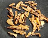 菇香四季輕食感（四季しいたけヘルシー炒め）的食譜步驟5照片