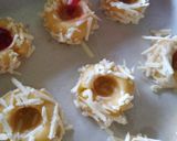 Foto langkah ke 4 dari resep Thumbprint cookies strawberry.