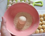 Foto langkah ke 6 dari resep Onde-onde Isi Kacang Hijau Kokoh dan Empuk (bisa di "freezer").