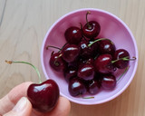 Foto del paso 1 de la receta: Helado saludable de cereza con base de yogur 🍒 2 ingredientes