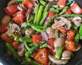 Foto del paso 3 de la receta: Salteado de vegetales primaverales