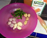 Foto langkah ke 1 dari resep Gulai daun singkong dan combrang.