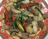 รูปขั้นตอนการทำที่ 4 ของ “ผัดพริกหอมใหญ่เครื่องในไก่”
