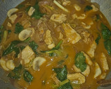 Foto del paso 5 de la receta: Sopa de pollo, fideos de arroz, espinacas y cilantro