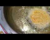 A picture of step 2 of Crispy onion rings pakoda.