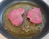 Foto del paso 2 de la receta Medallones de ternera en salsa de vino tinto y champiñones