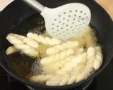 Foto langkah ke 3 dari resep Kue Kepang Ketan Salju Devina Hermawan.