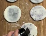 A picture of step 5 of The sticky rice cake with sweet black sesame paste.