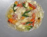 Foto langkah ke 2 dari resep Tumis Oncom Leunca Kemangi.