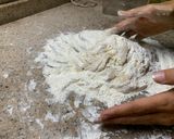 Foto del paso 3 de la receta: Medialunas (sin manteca)