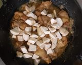 Une image de l'étape 5 de Curry vietnamien poulet et taro.