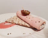 Foto del paso 4 de la receta: Rollito de pavo con queso y tomate!!