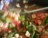 Foto langkah ke 5 dari resep Tumis caisim + tahu pedas.