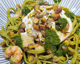 Foto del paso 4 de la receta: Tagliatelle con burrata, gambas, pistachos tostados y aliño de albahaca