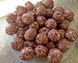 Foto langkah ke 1 dari resep Spaghetti Meatballs (Bola Daging).