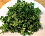 Foto del paso 2 de la receta: Ensalada de kale y lubina