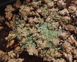 Foto langkah ke 2 dari resep Sweet Soy Beef Bites.