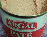 Foto del paso 1 de la receta: Tostada de paté con aceitunas y tomate condimentado