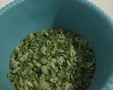 Foto langkah ke 1 dari resep Sayur bening daun kelor.