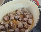Foto del paso 1 de la receta: Cazuela de patatas con costilla y níscalos