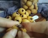 Foto langkah ke 8 dari resep (536) Soes Kering Crunchy isi Coklat.