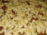 Pastel de papa con carne molida y queso mozzarella, en la sartén