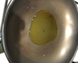 Foto del paso 3 de la receta: Muslo de pollo deshuesado en salsa de cebolla y alcachofas